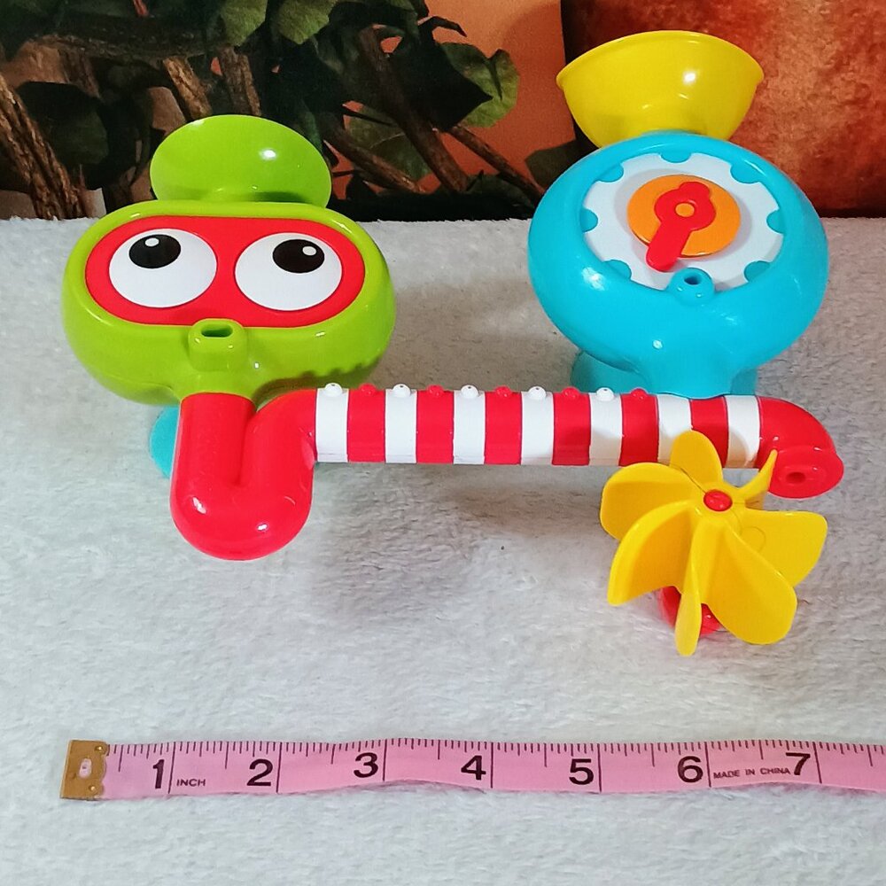 Yookidoo Multicolor Spin 'N' Sprinkle Water Lab STEM Bath Toy - Picture 4 of 6